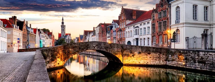 The Gouden-Handrei Canal was dug in the 12th century as part of the defensive ditch of the original Bruges city walls. Over time, it also became a key trade route.